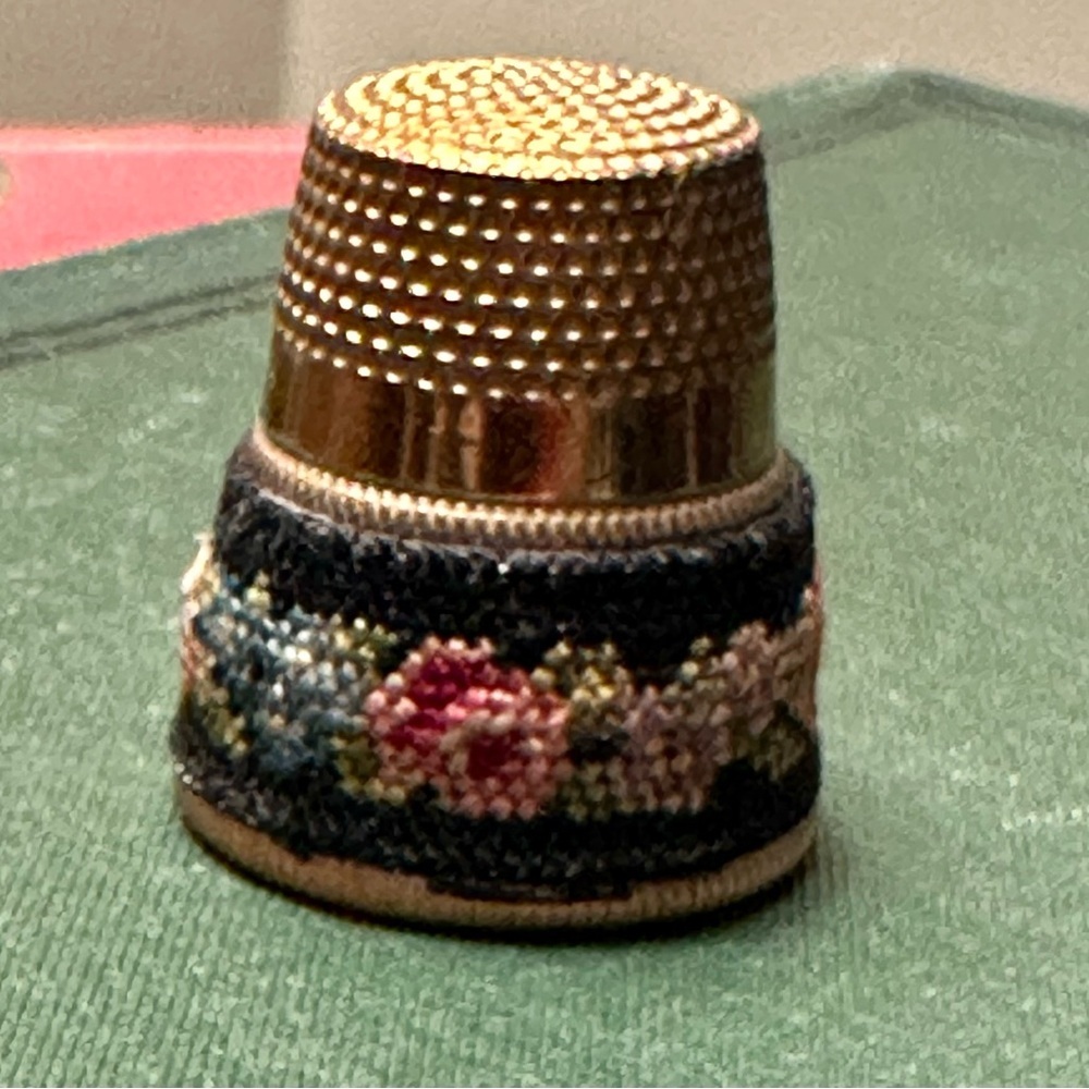 Vintage Petit Point Thimble Gold Tone Metal Floral Needlework Band